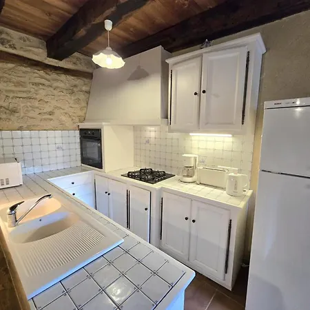 Maison 18e Avec Piscine Et Animaux Acceptes Pres De - Fr-1-616-436 Vakantiehuis
